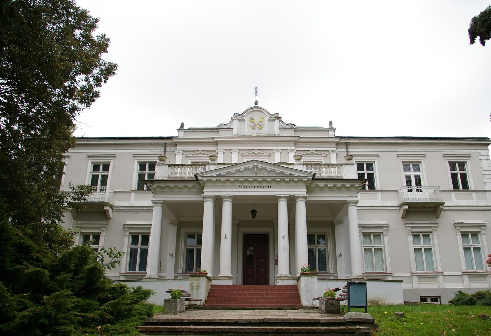 Pałac w Częstocicach w Ostrowcu Świętokrzyskim