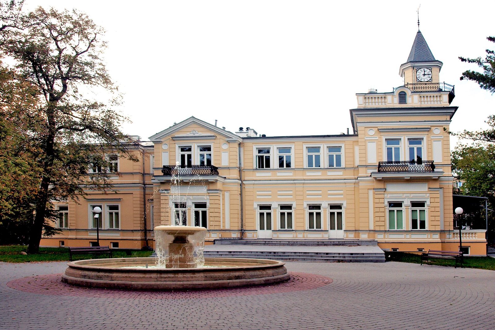 Pałacyk Sokoła w parku Kościuszki w Pruszkowie